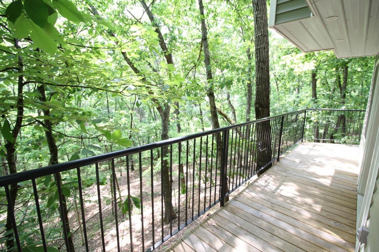 Secluded Treehouse In The Woods - Tree Hugger Hideaway Villa Branson Exterior photo